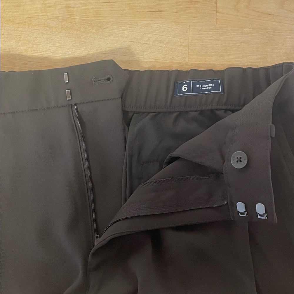 GAP 365 High Rise Cargo Pleated Trousers in brown, women’s size 6 - Picture 9 of 15